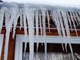 Губернатор уволил чиновника за сосульки на крышах